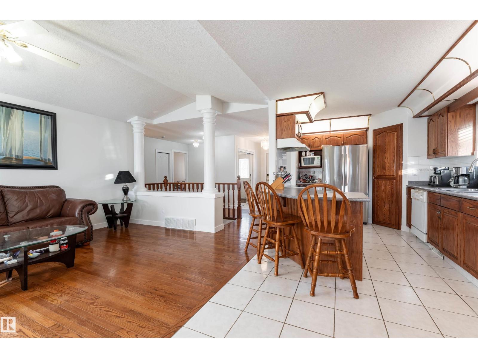 948 Ormsby Wd Nw, Edmonton, Alberta  T5T 6B1 - Photo 6 - E4471257