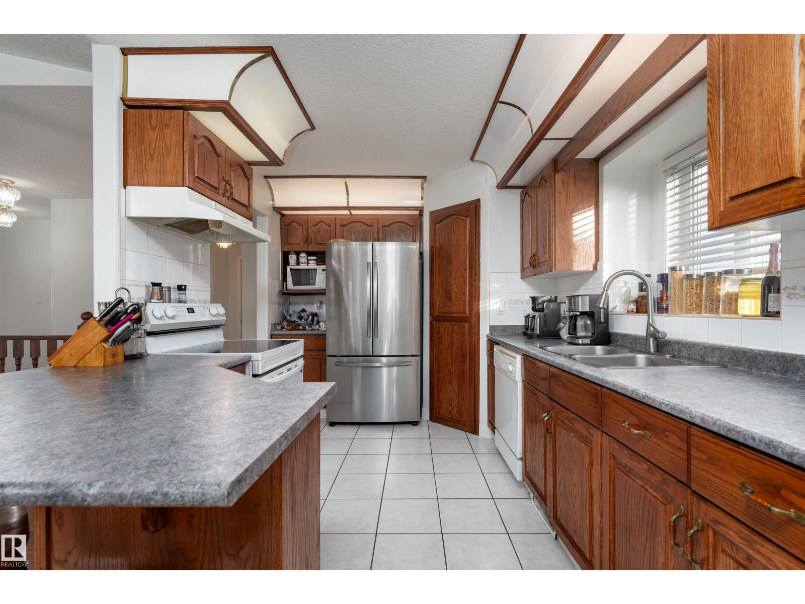 948 Ormsby Wd Nw, Edmonton, Alberta  T5T 6B1 - Photo 8 - E4471257