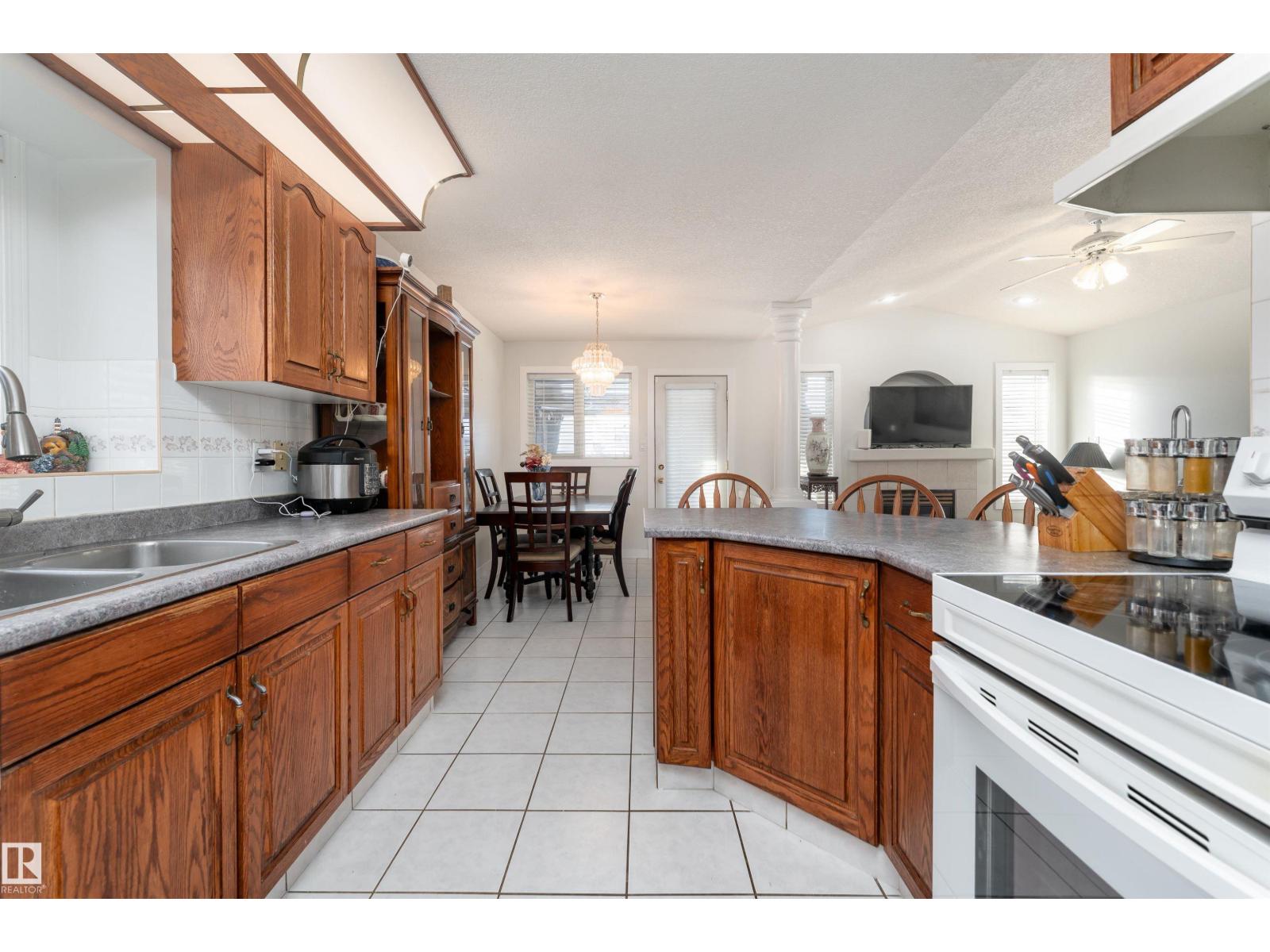 948 Ormsby Wd Nw, Edmonton, Alberta  T5T 6B1 - Photo 9 - E4471257