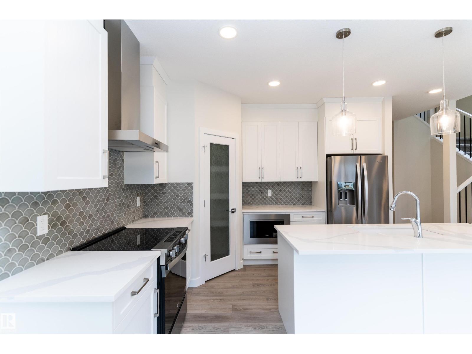 3216 Dixon Wy Sw, Edmonton, Alberta  T6W 5L3 - Photo 2 - E4471267