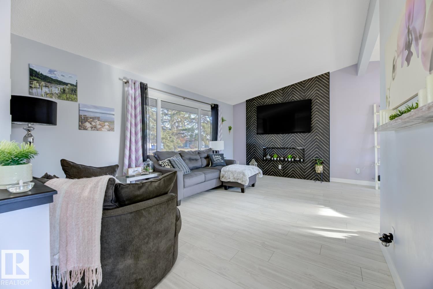 5707 89 AV NW, Edmonton, Alberta