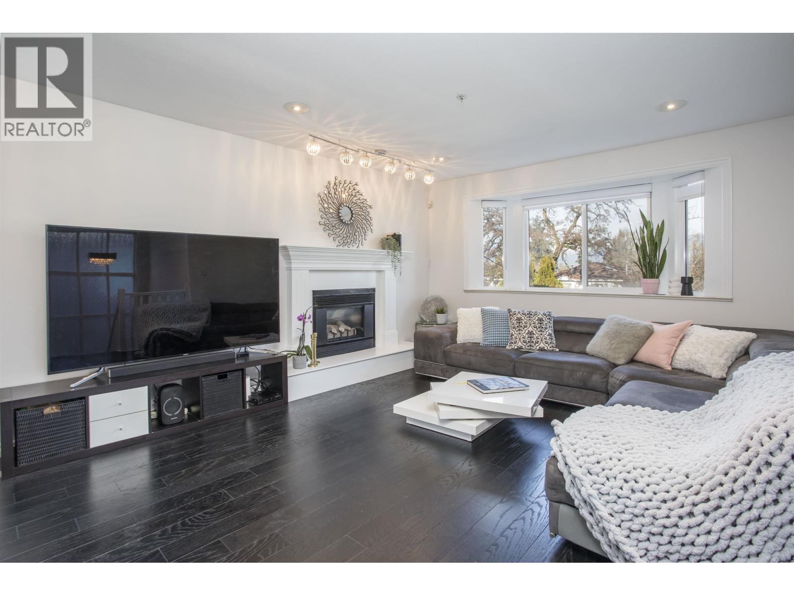 Listing Picture 3 of 32 : 1278 E 13TH AVENUE, Vancouver / 溫哥華 - 魯藝地產 Yvonne Lu Group - MLS Medallion Club Member