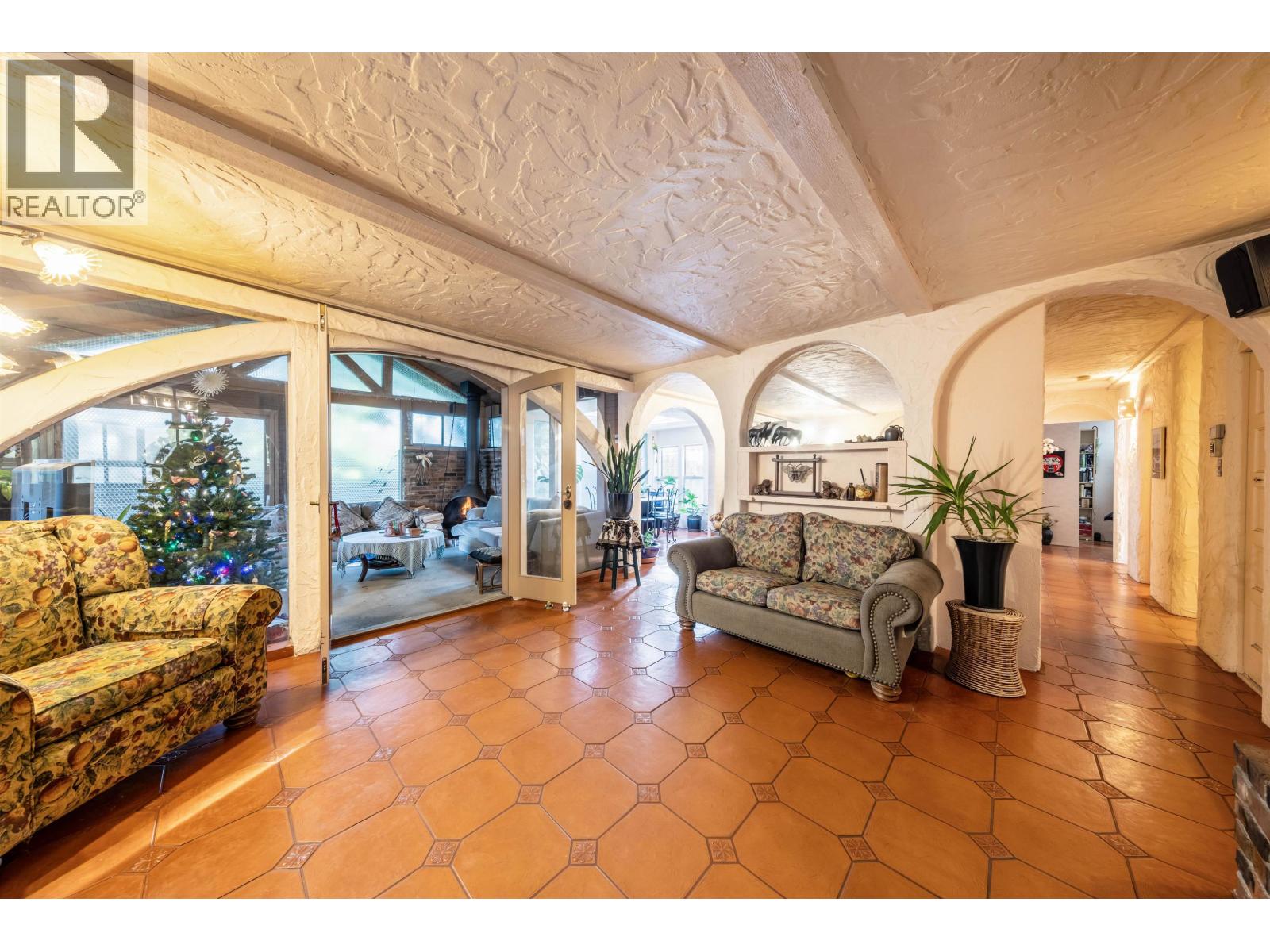 1670 Ayleslynn Drive, North Vancouver, British Columbia  V7J 2T3 - Photo 8 - R3083636