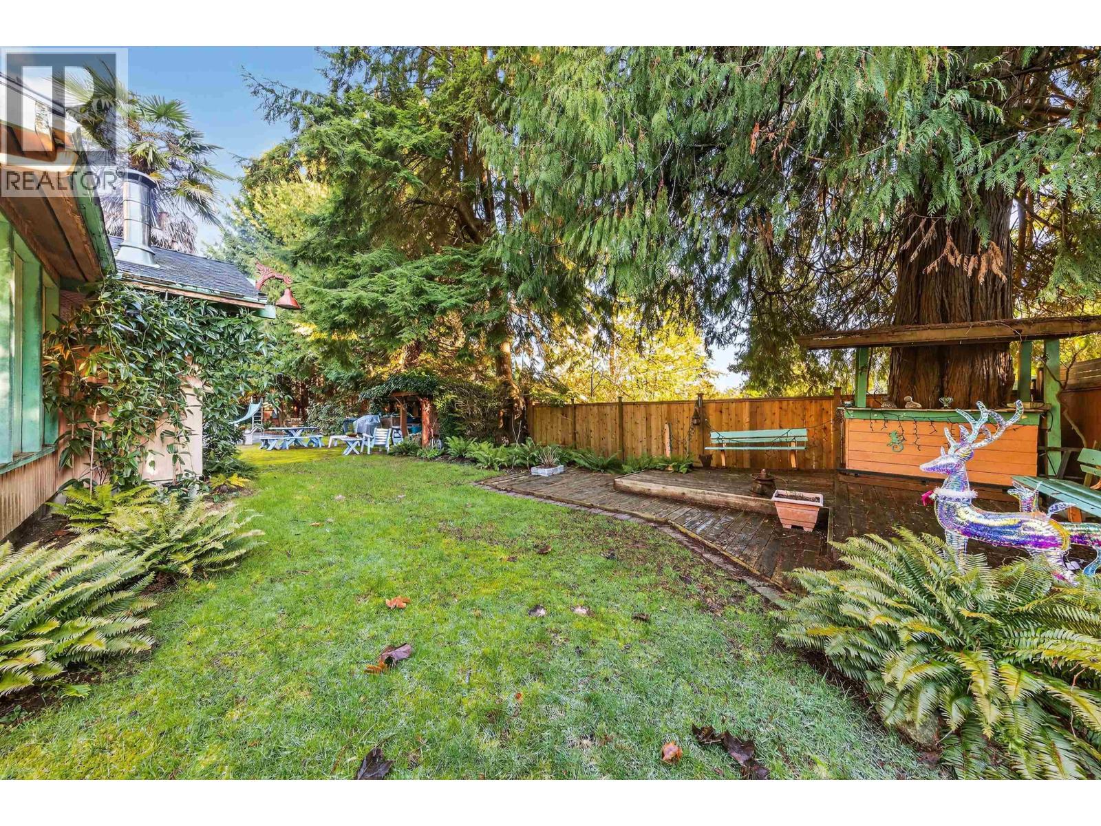 1670 Ayleslynn Drive, North Vancouver, British Columbia  V7J 2T3 - Photo 24 - R3083636