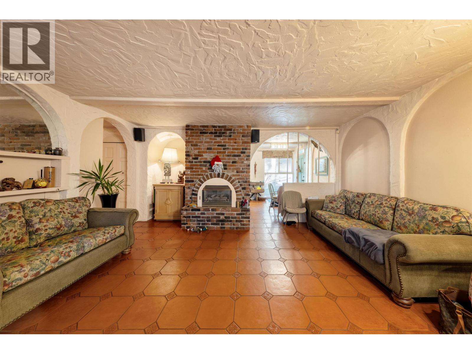 1670 Ayleslynn Drive, North Vancouver, British Columbia  V7J 2T3 - Photo 9 - R3083636