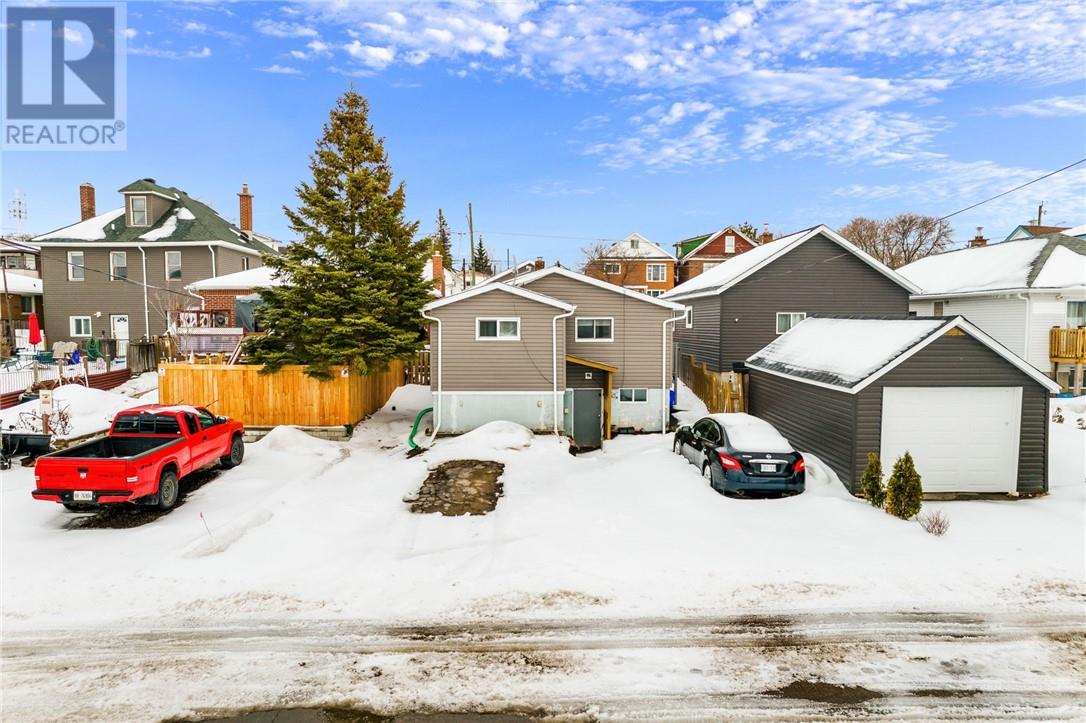 381 Bessie Avenue, Sudbury, Ontario  P3C 4H6 - Photo 2 - 2126237