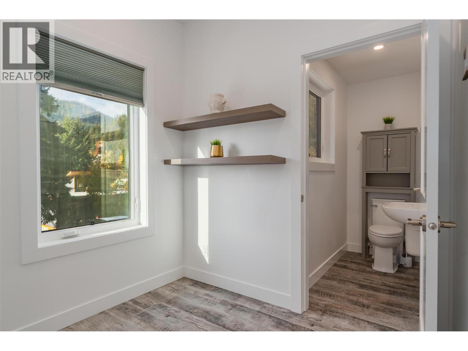 2690 Monte Christo Street, Rossland, British Columbia  V0G 1Y0 - Photo 10 - 10374170