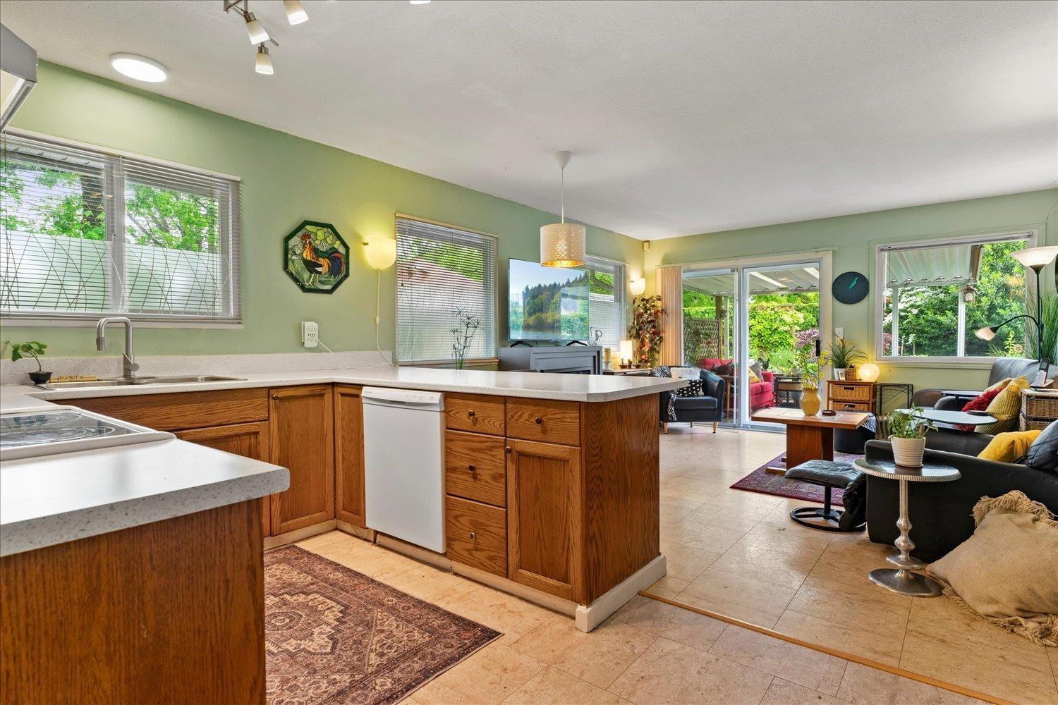 22141 Old Yale Road, Langley, British Columbia  V2Z 1A3 - Photo 15 - R3077747