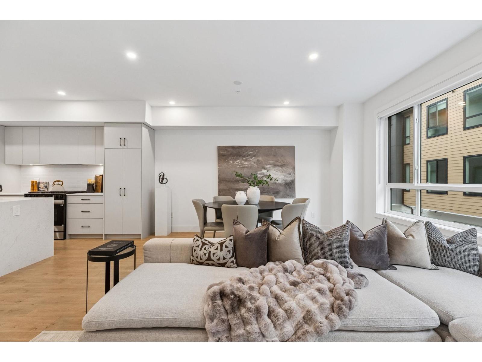 3 19667 55a Avenue, Langley, British Columbia  V3A 3X1 - Photo 1 - R3084007