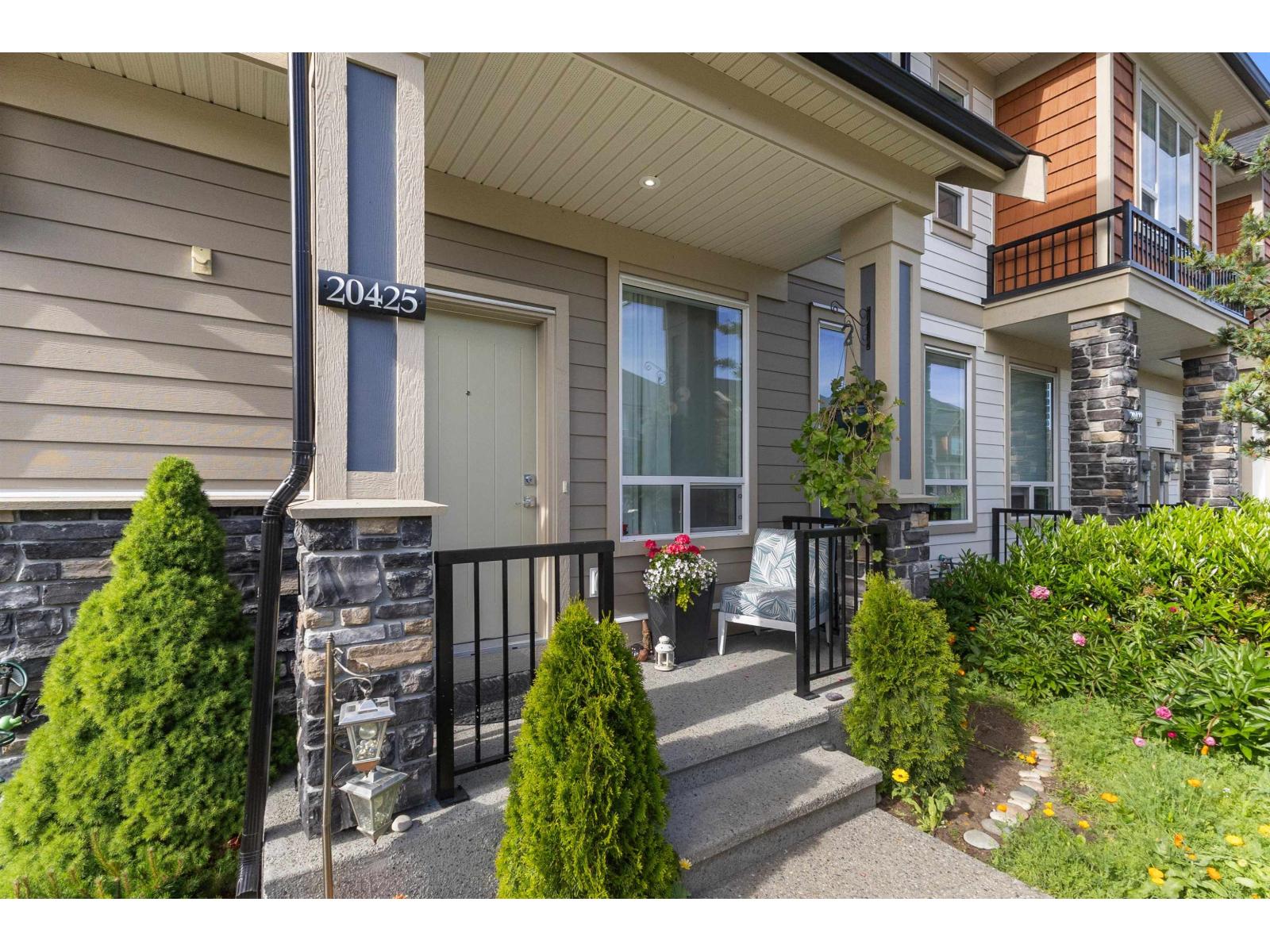 20425 78 Avenue, Langley, British Columbia  V2Y 1X4 - Photo 2 - R3084037