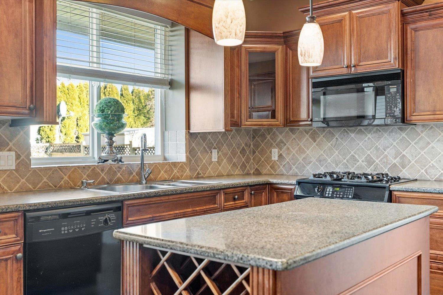 27797 Roundhouse Drive, Abbotsford, British Columbia  V4X 0A2 - Photo 12 - R3083475