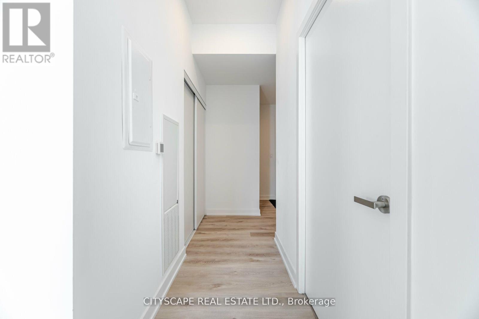 1907 - 370 Martha Street S, Burlington, Ontario  L7R 0G9 - Photo 9 - W12712682