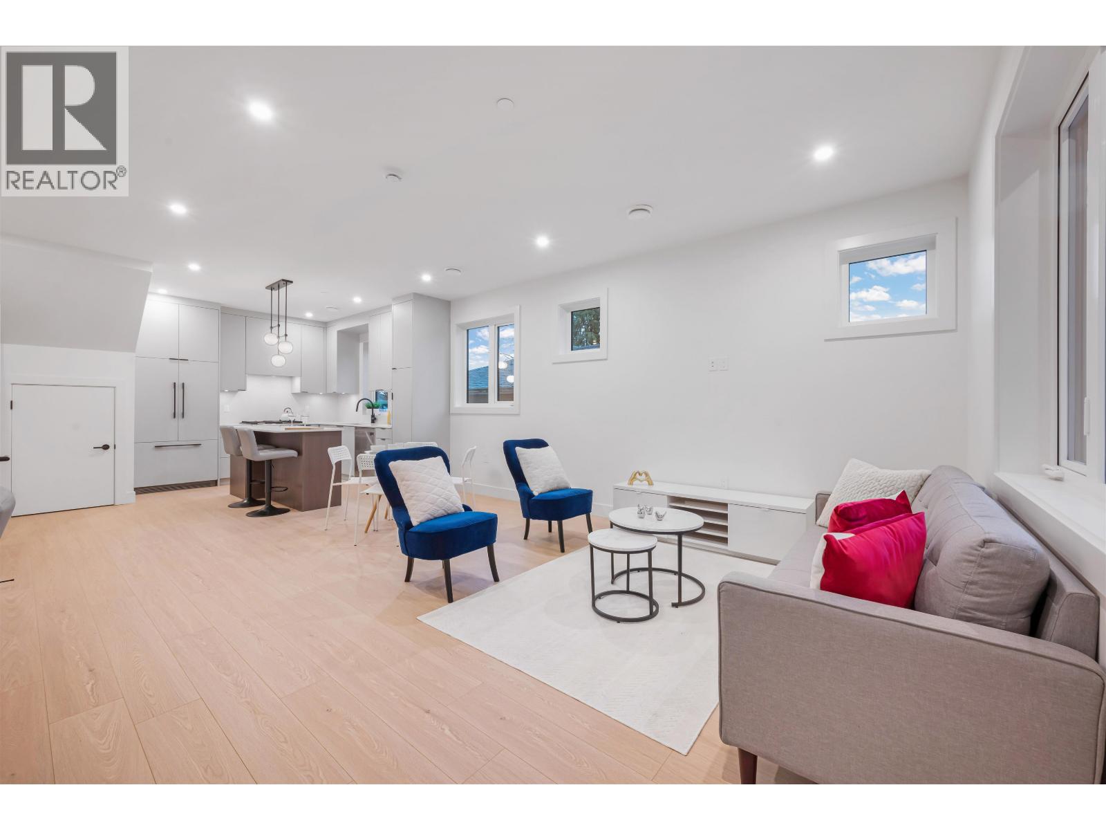 4 5554 Culloden Street, Vancouver, British Columbia  V5W 3R8 - Photo 1 - R3084060