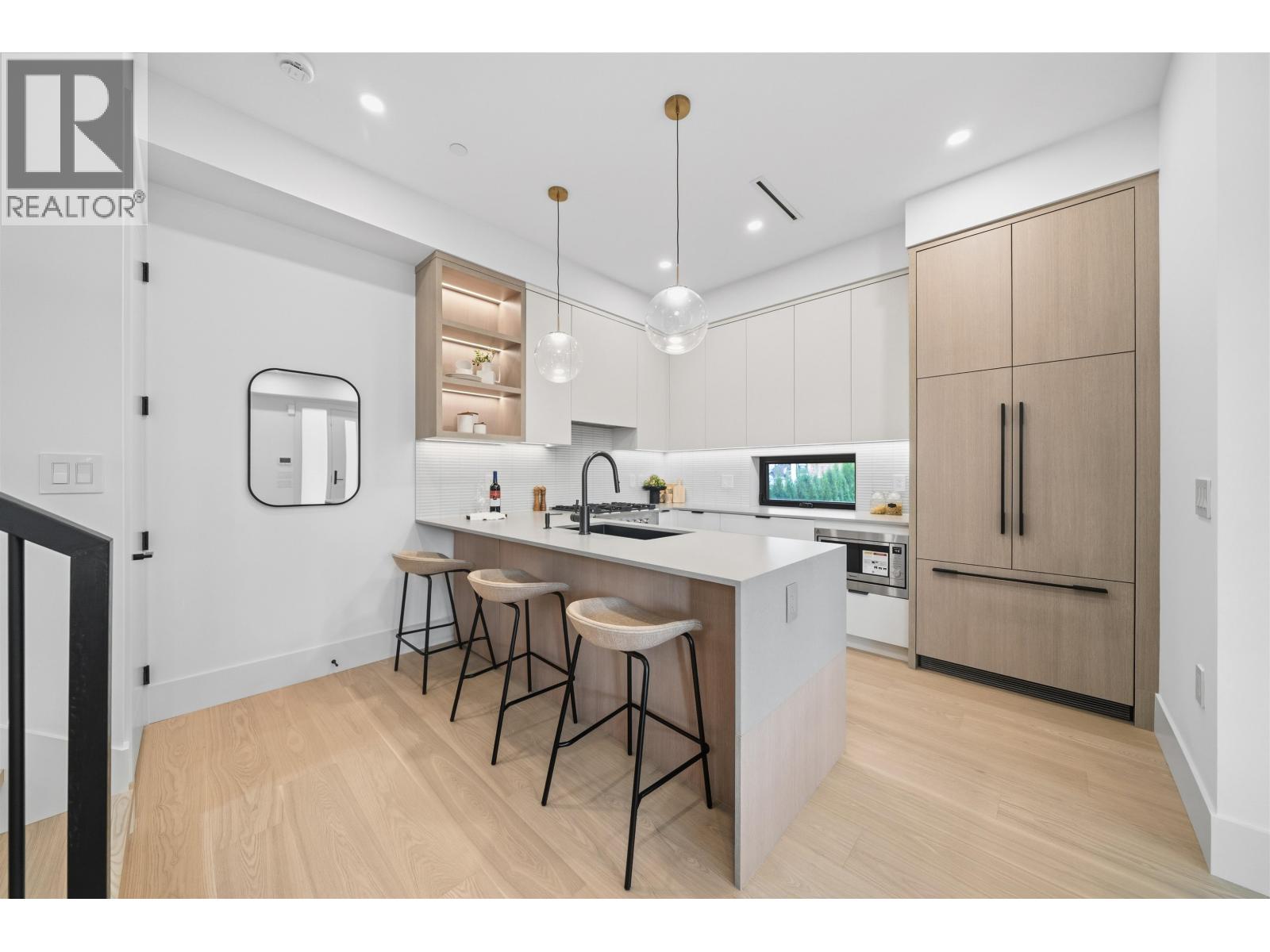 2493 Eton Street, Vancouver, British Columbia  V5K 1J6 - Photo 3 - R3084091