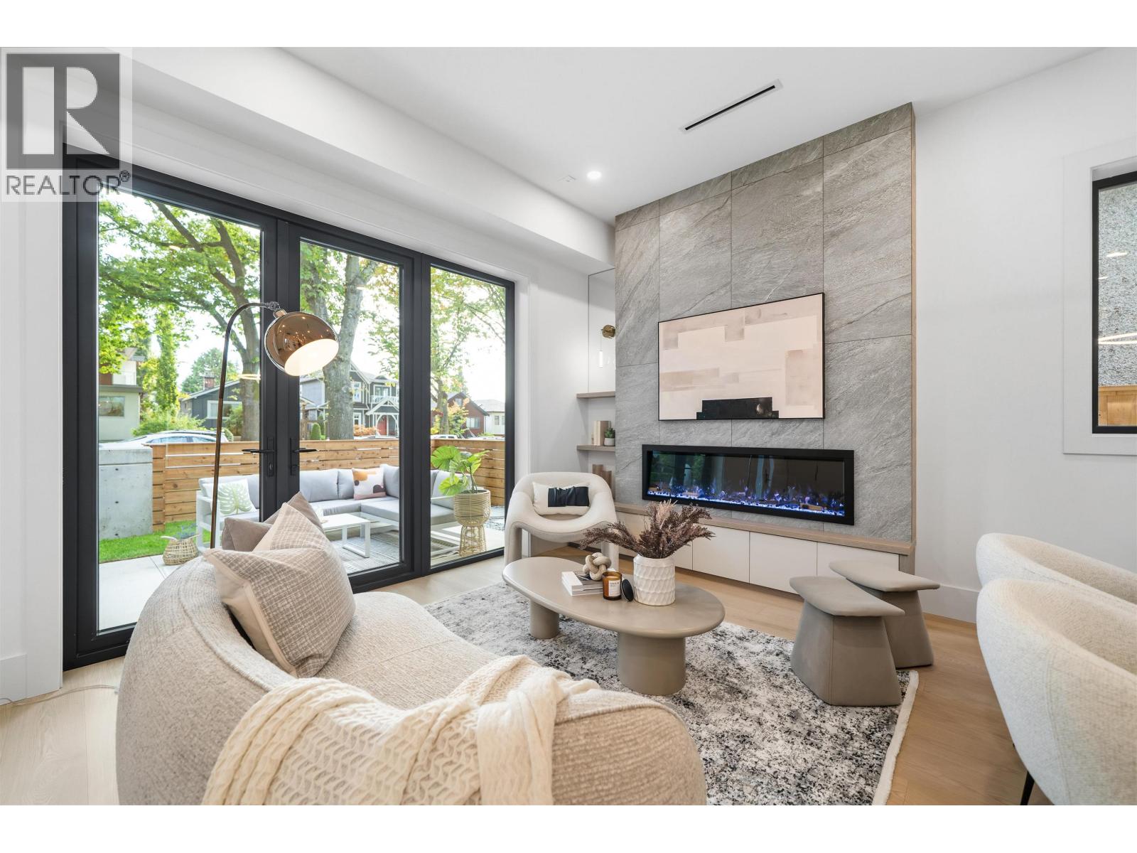 2493 Eton Street, Vancouver, British Columbia  V5K 1J6 - Photo 5 - R3084091