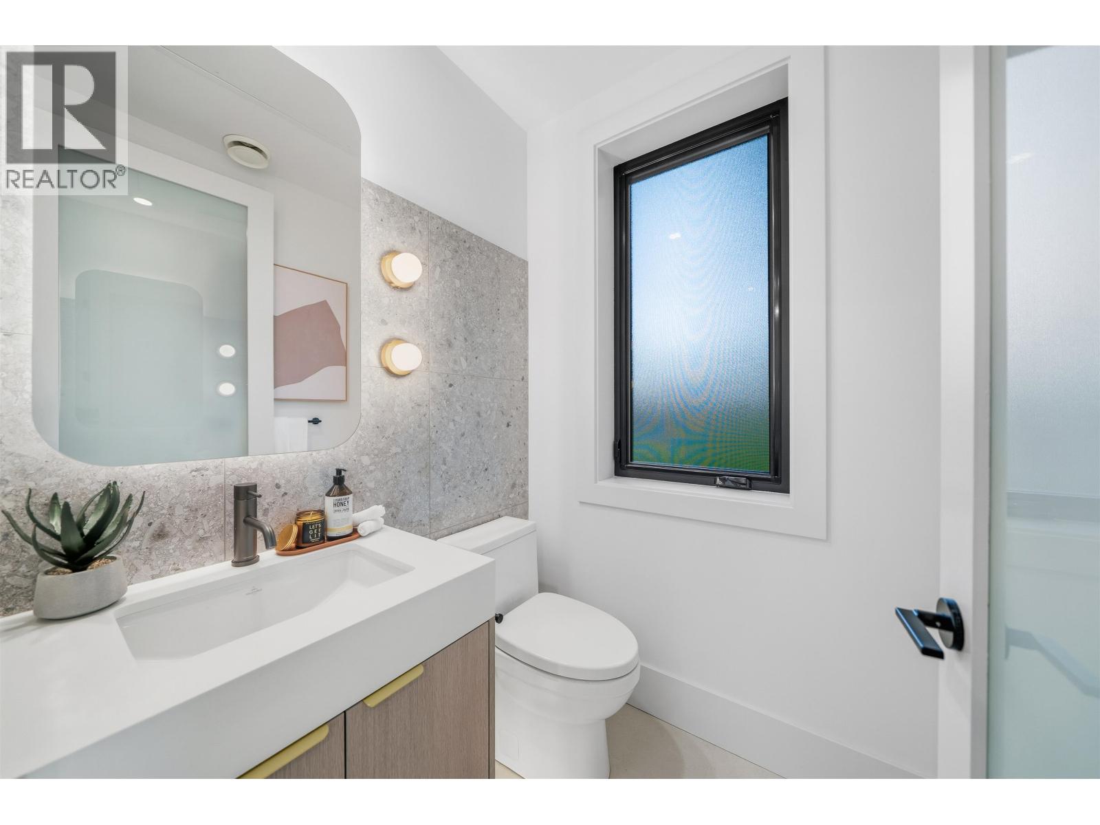 2493 Eton Street, Vancouver, British Columbia  V5K 1J6 - Photo 9 - R3084091