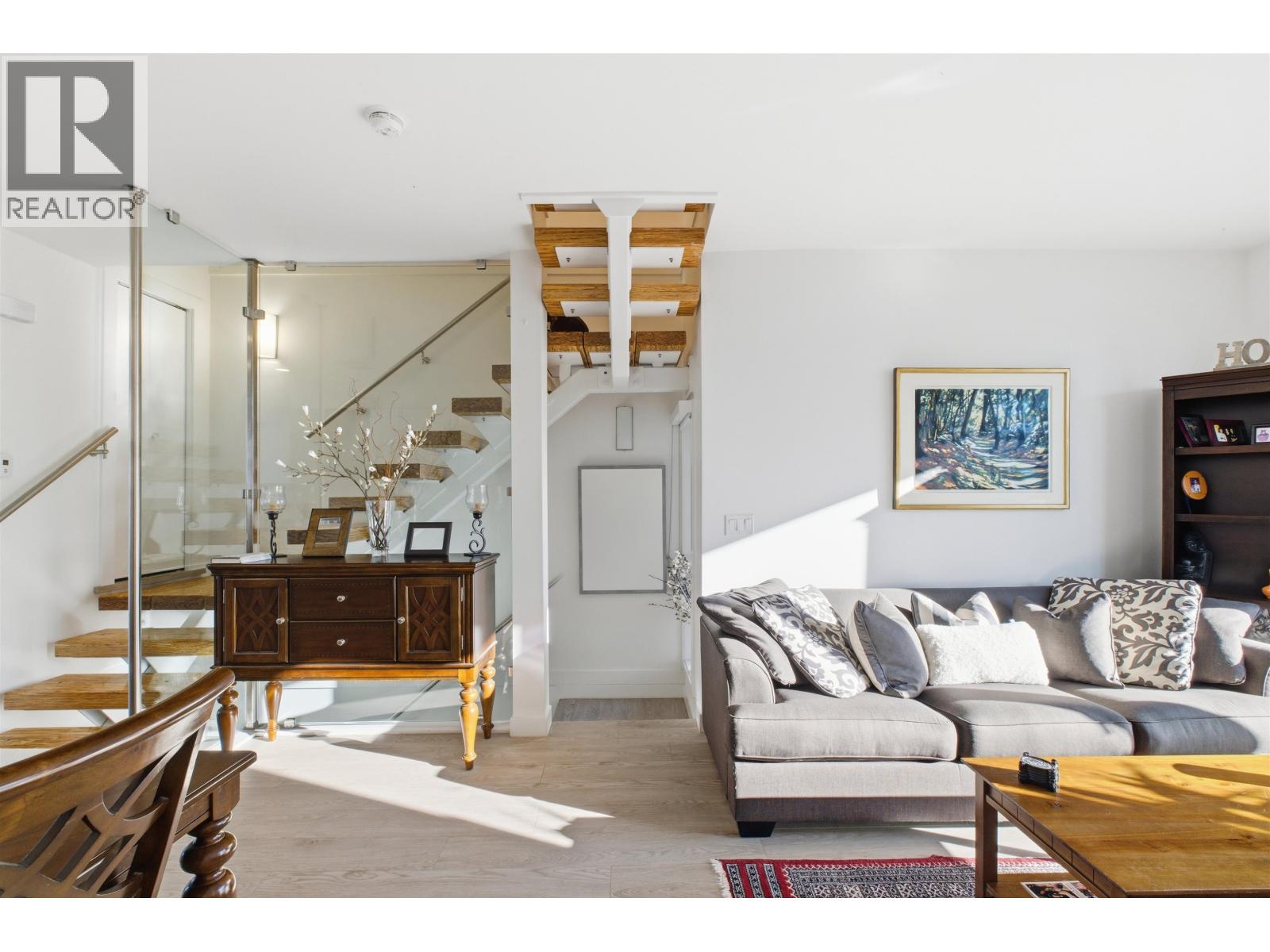 33 720 E 3rd Street, North Vancouver, British Columbia  V7L 0G7 - Photo 6 - R3084096