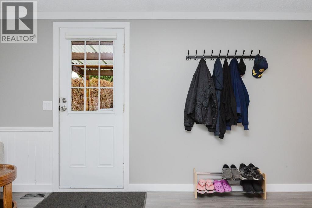 3366 Richards Road, Roberts Creek, British Columbia  V0N 2W2 - Photo 11 - R3084098