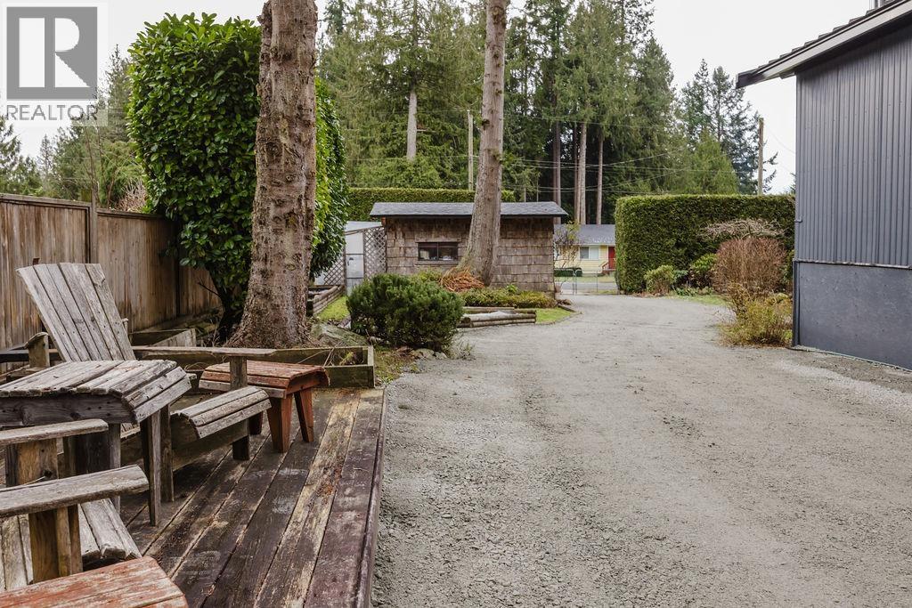 3366 Richards Road, Roberts Creek, British Columbia  V0N 2W2 - Photo 33 - R3084098