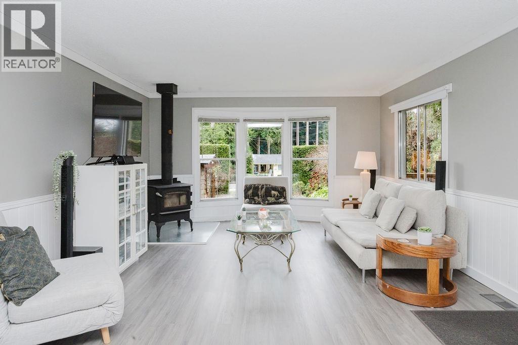 3366 Richards Road, Roberts Creek, British Columbia  V0N 2W2 - Photo 4 - R3084098