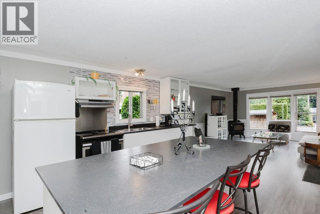 3366 Richards Road, Roberts Creek, British Columbia  V0N 2W2 - Photo 6 - R3084098