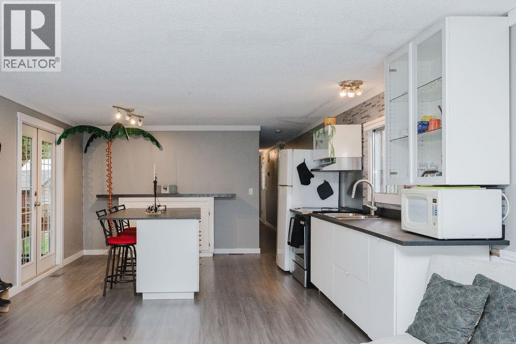 3366 Richards Road, Roberts Creek, British Columbia  V0N 2W2 - Photo 8 - R3084098