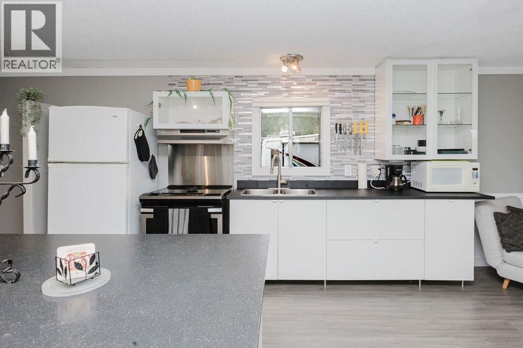 3366 Richards Road, Roberts Creek, British Columbia  V0N 2W2 - Photo 9 - R3084098