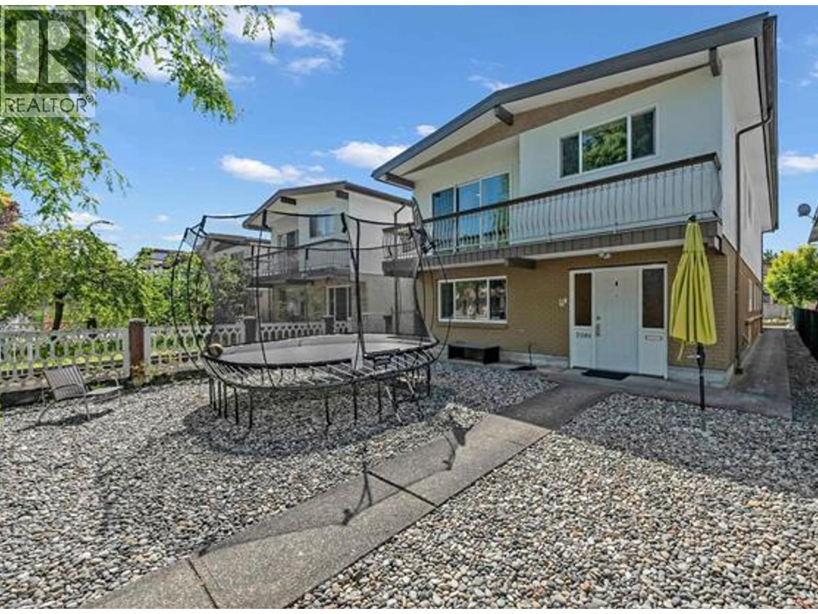 2086 E 40th Avenue, Vancouver, British Columbia  V5P 1J3 - Photo 1 - R3084111