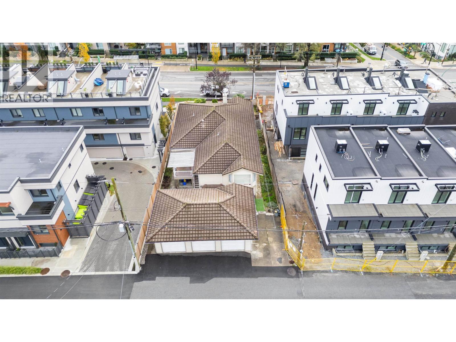 612 E 3rd Street, North Vancouver, British Columbia  V7L 1G7 - Photo 11 - R3084125