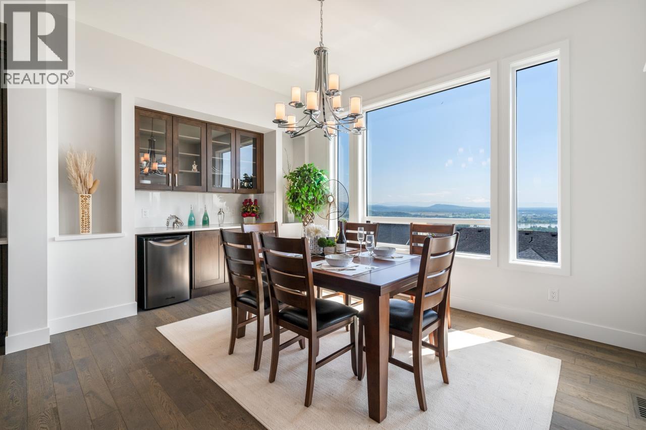 1431 Strawline Hill Street, Coquitlam, British Columbia  V3E 0L6 - Photo 2 - R3084132