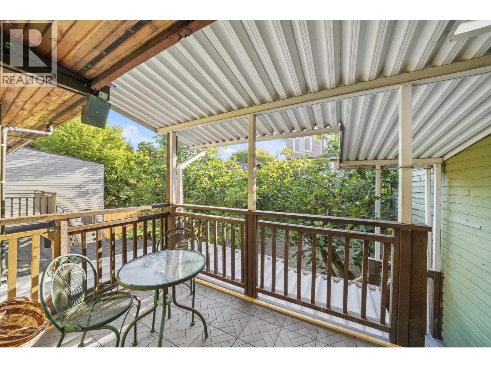 567 Clare Avenue, Burnaby, British Columbia  V5B 4L3 - Photo 4 - R3084270