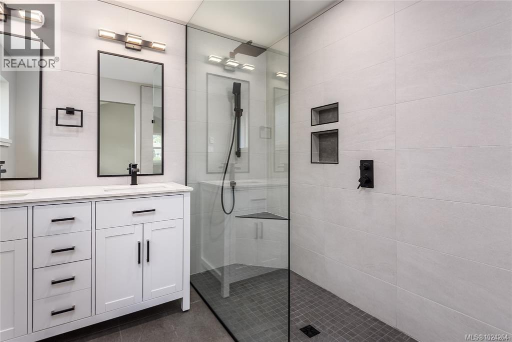 649 5th St, Courtenay, British Columbia  V9N 1K5 - Photo 10 - 1024264