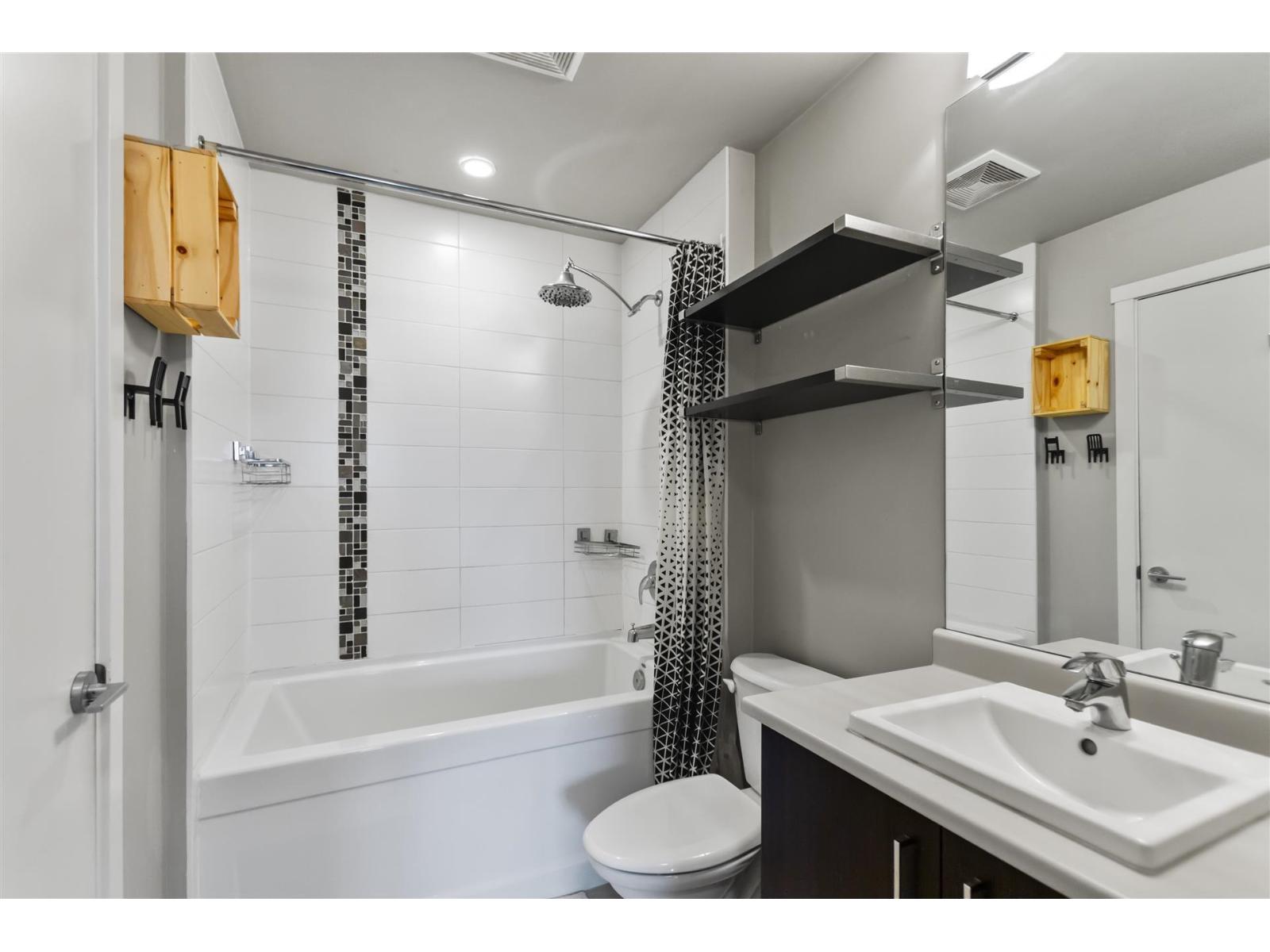 304 20460 Douglas Crescent, Langley, British Columbia  V3A 0C6 - Photo 10 - R3084254