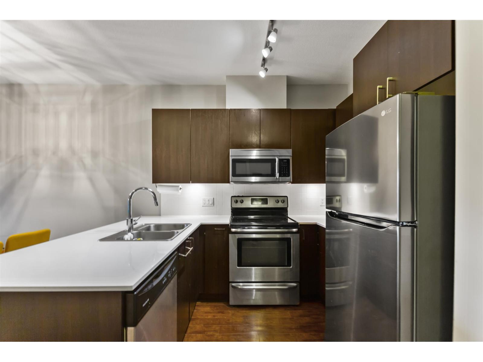 304 20460 Douglas Crescent, Langley, British Columbia  V3A 0C6 - Photo 3 - R3084254