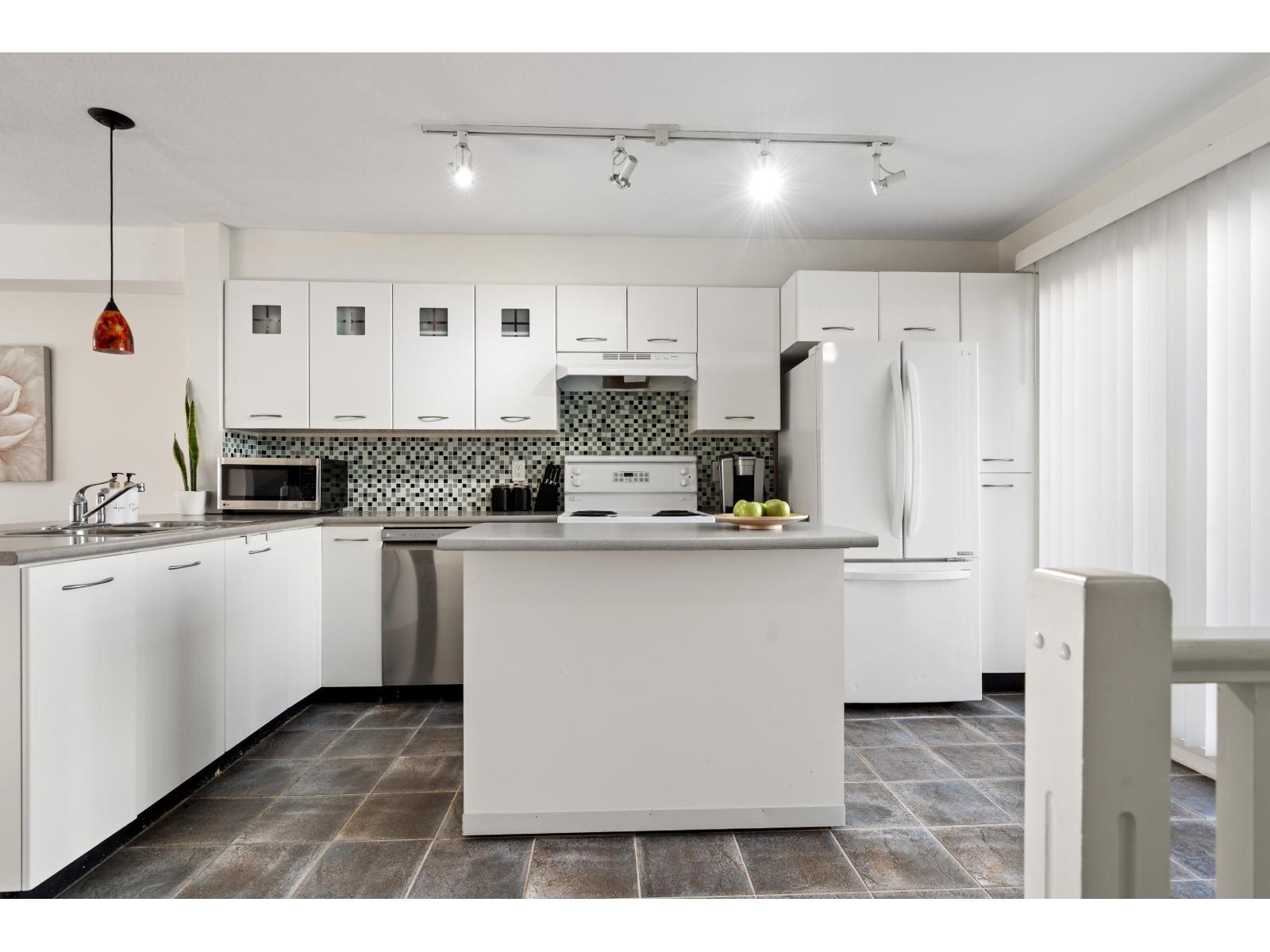 205 20033 70 Avenue, Langley, British Columbia  V2Y 3A2 - Photo 5 - R3083877