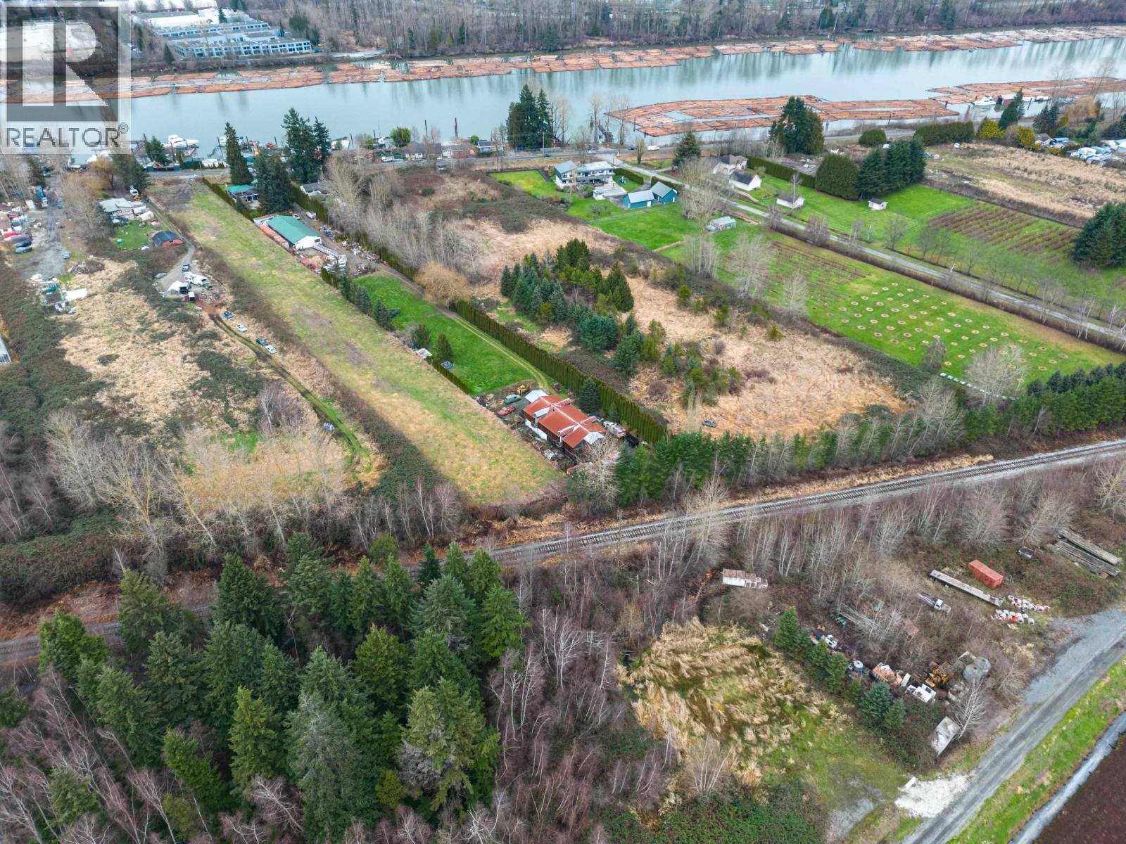 Listing Picture 12 of 18 : 18700 RIVER ROAD, Richmond / 烈治文 - 魯藝地產 Yvonne Lu Group - MLS Medallion Club Member