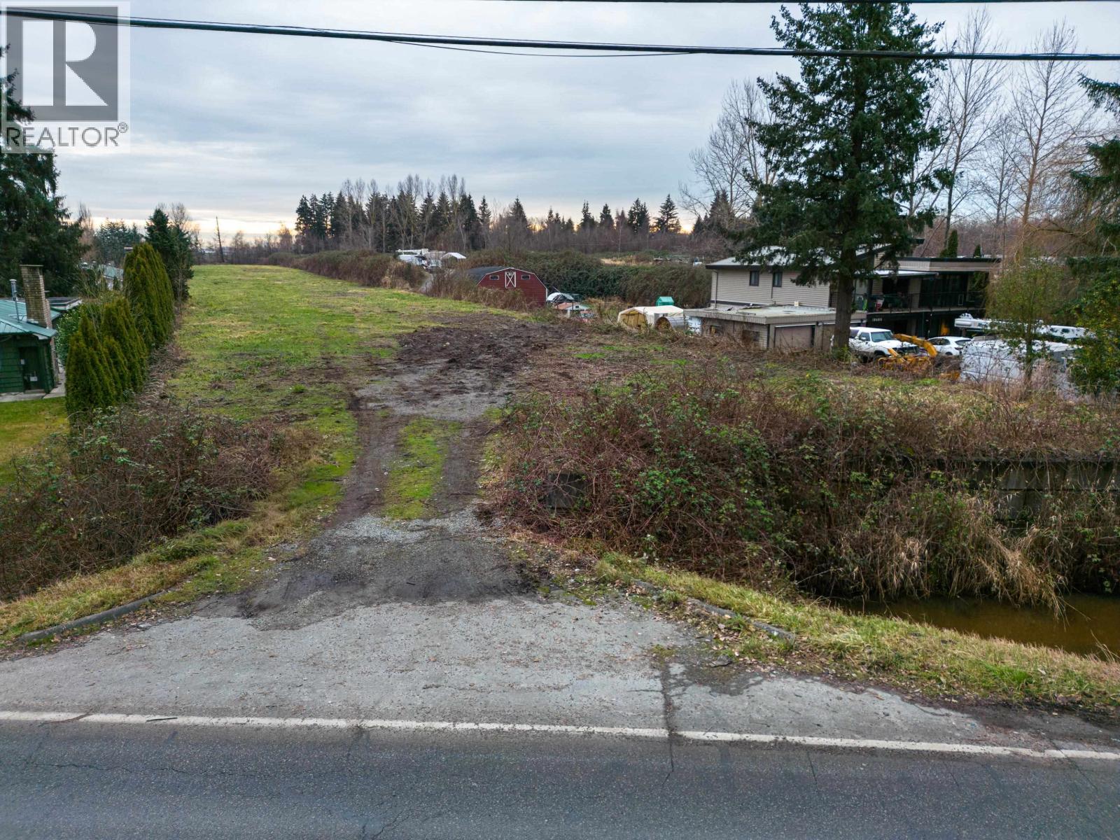 Listing Picture 3 of 18 : 18700 RIVER ROAD, Richmond / 烈治文 - 魯藝地產 Yvonne Lu Group - MLS Medallion Club Member