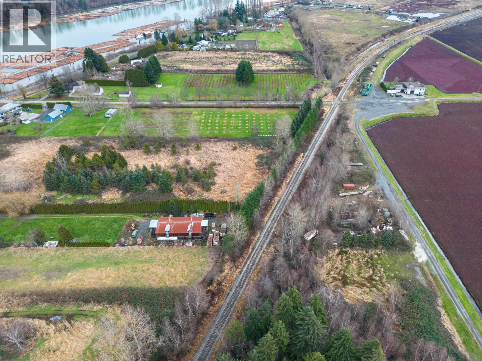 Listing Picture 11 of 18 : 18700 RIVER ROAD, Richmond / 烈治文 - 魯藝地產 Yvonne Lu Group - MLS Medallion Club Member