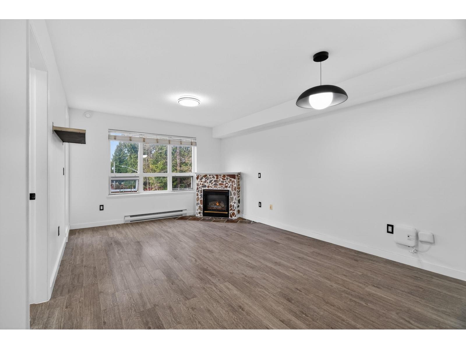 305 14377 103 AVENUE, surrey, British Columbia