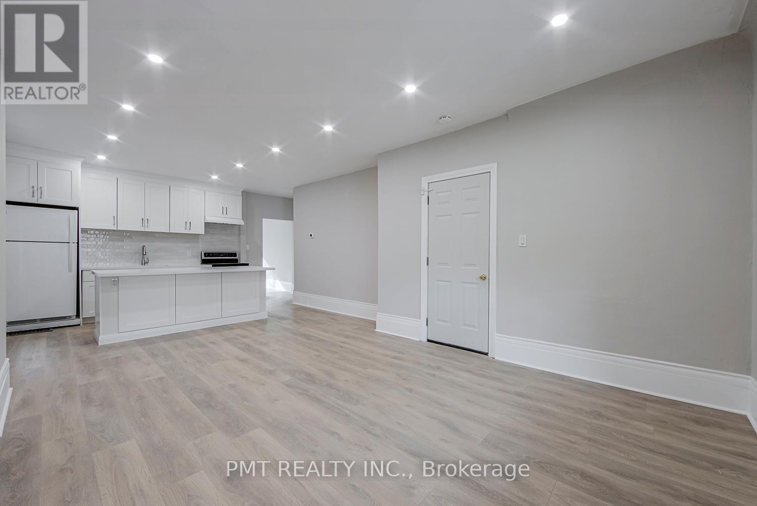 Main - 25 Sandford Avenue, Toronto, Ontario  M4L 2E6 - Photo 3 - E12736884