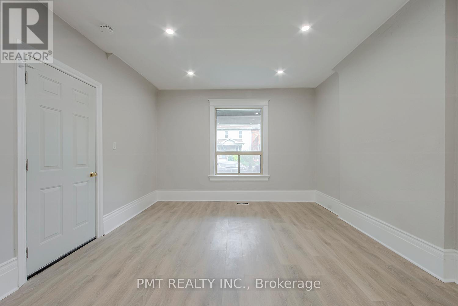 Main - 25 Sandford Avenue, Toronto, Ontario  M4L 2E6 - Photo 5 - E12736884