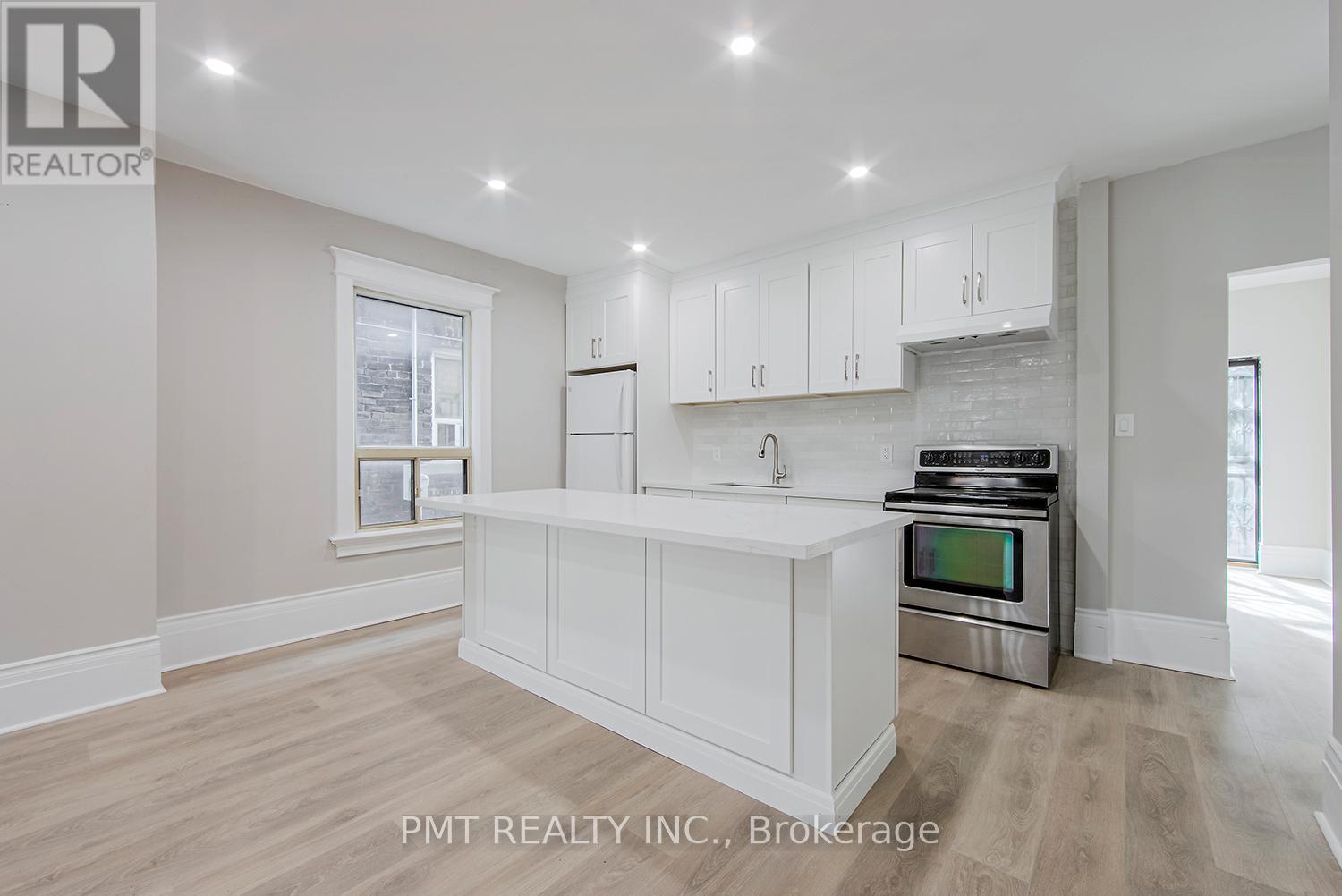 Main - 25 Sandford Avenue, Toronto, Ontario  M4L 2E6 - Photo 6 - E12736884