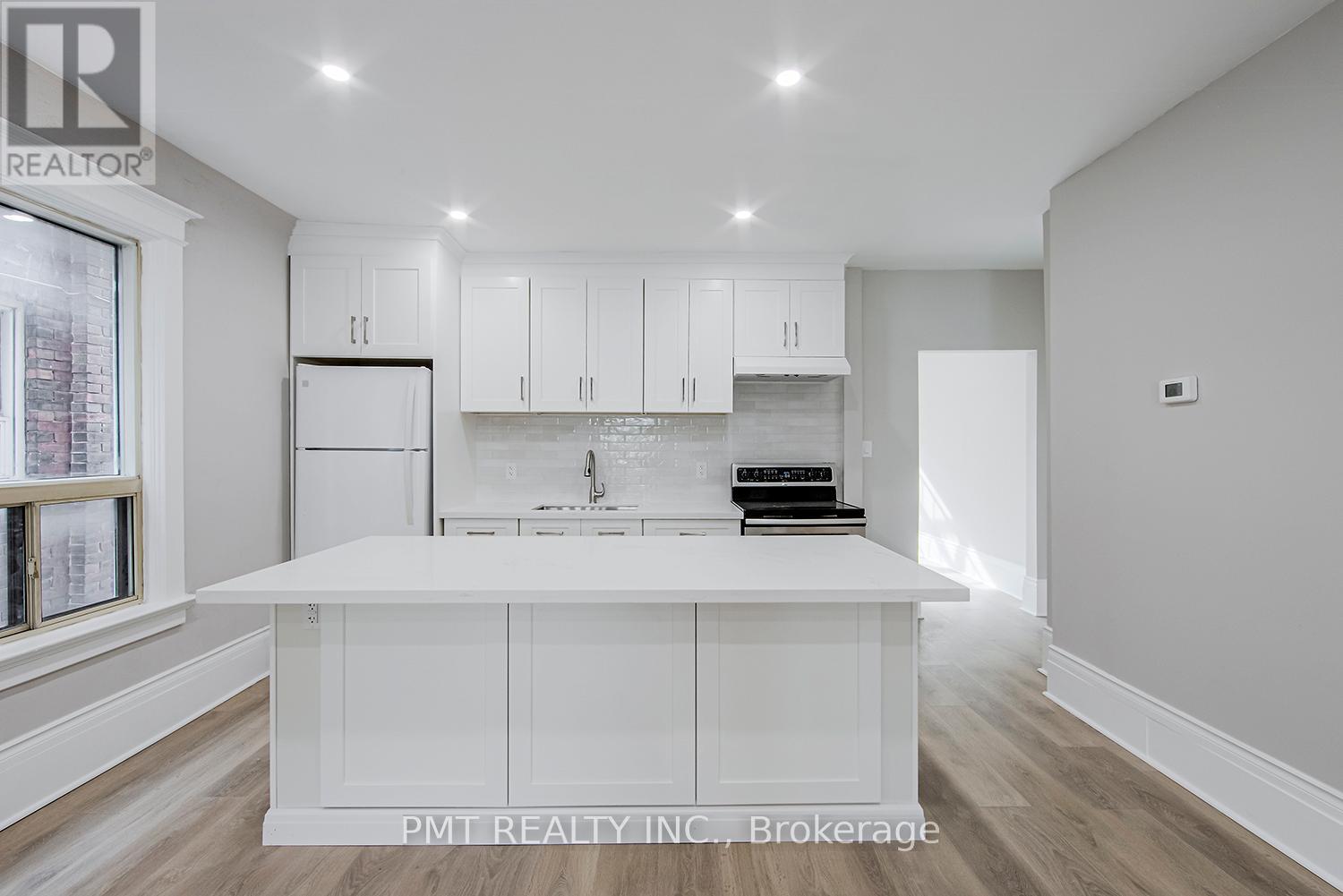 Main - 25 Sandford Avenue, Toronto, Ontario  M4L 2E6 - Photo 8 - E12736884