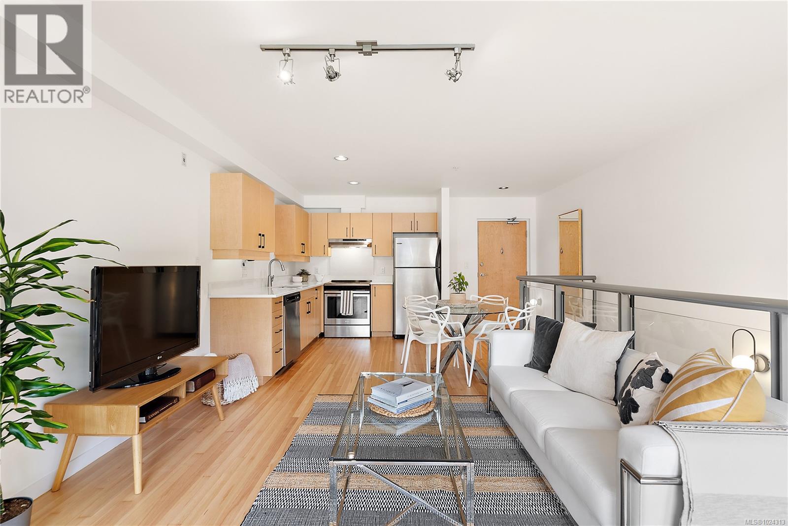 8 821 Tyee Rd, Victoria, British Columbia  V9A 7R2 - Photo 2 - 1024313