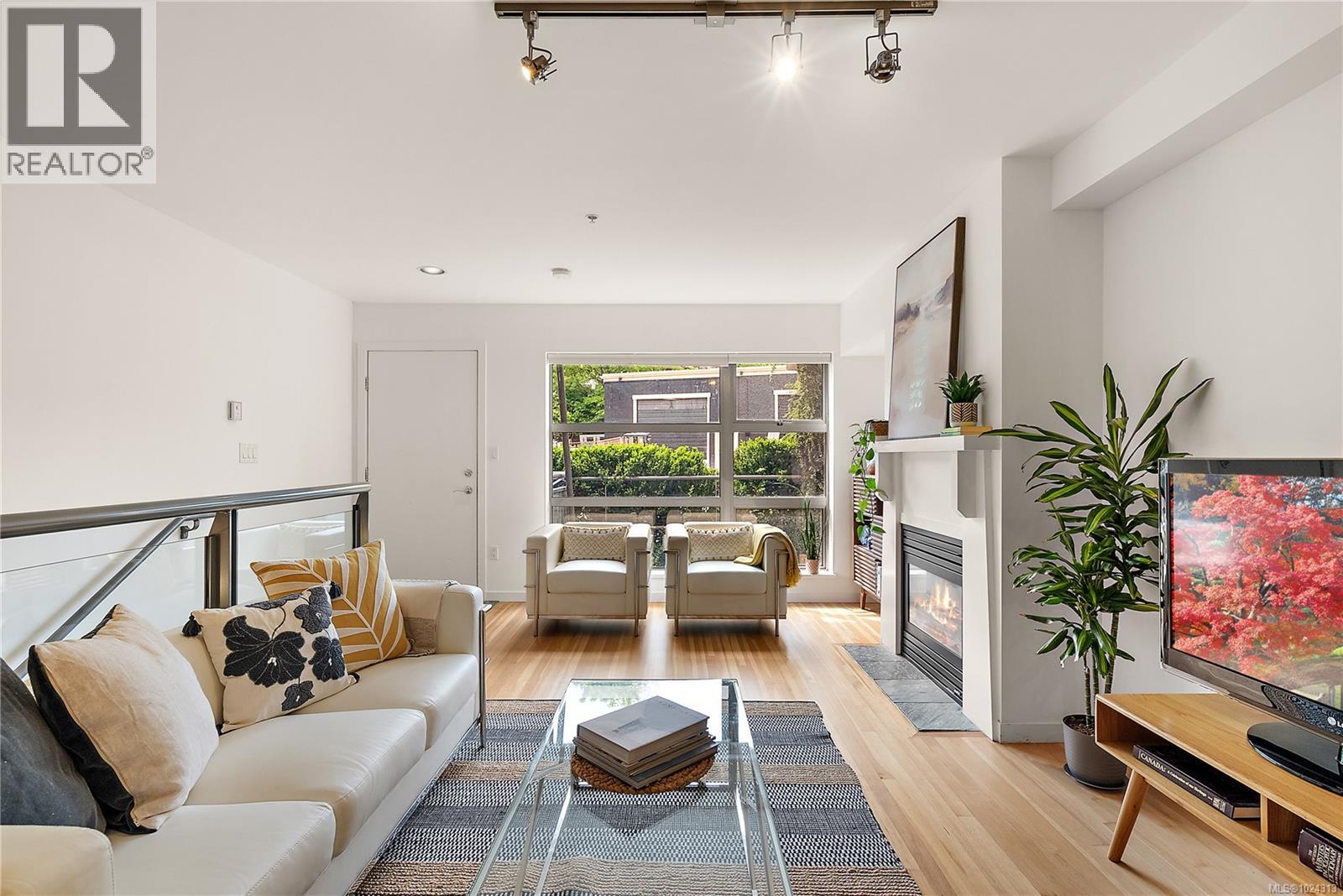 8 821 Tyee Rd, Victoria, British Columbia  V9A 7R2 - Photo 3 - 1024313