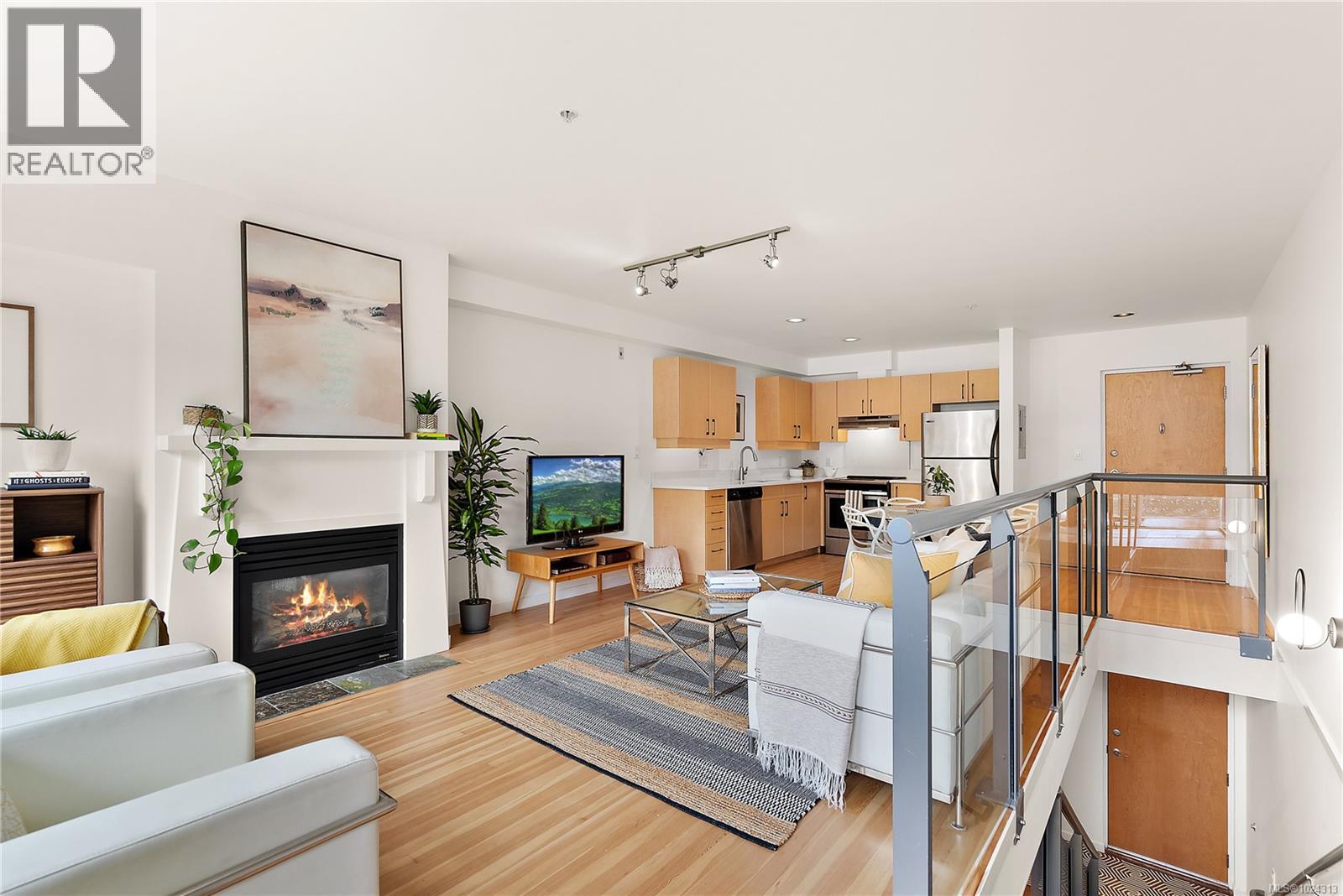 8 821 Tyee Rd, Victoria, British Columbia  V9A 7R2 - Photo 4 - 1024313