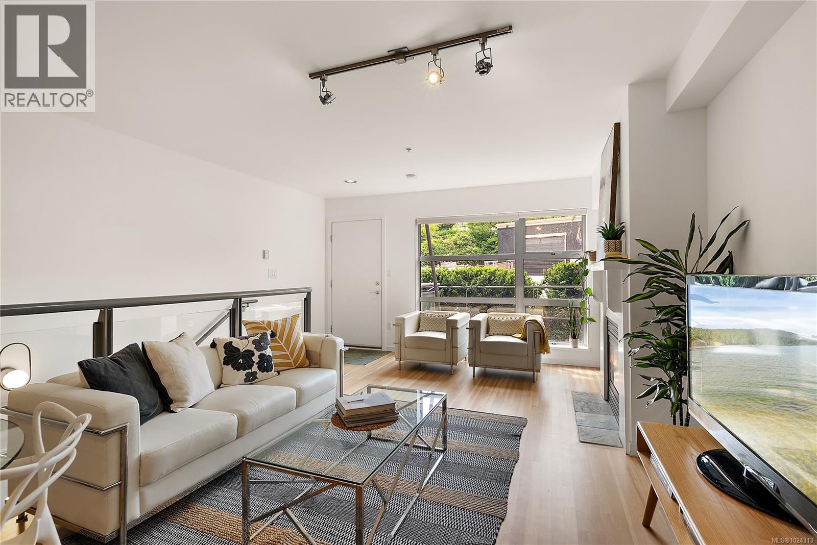 8 821 Tyee Rd, Victoria, British Columbia  V9A 7R2 - Photo 5 - 1024313