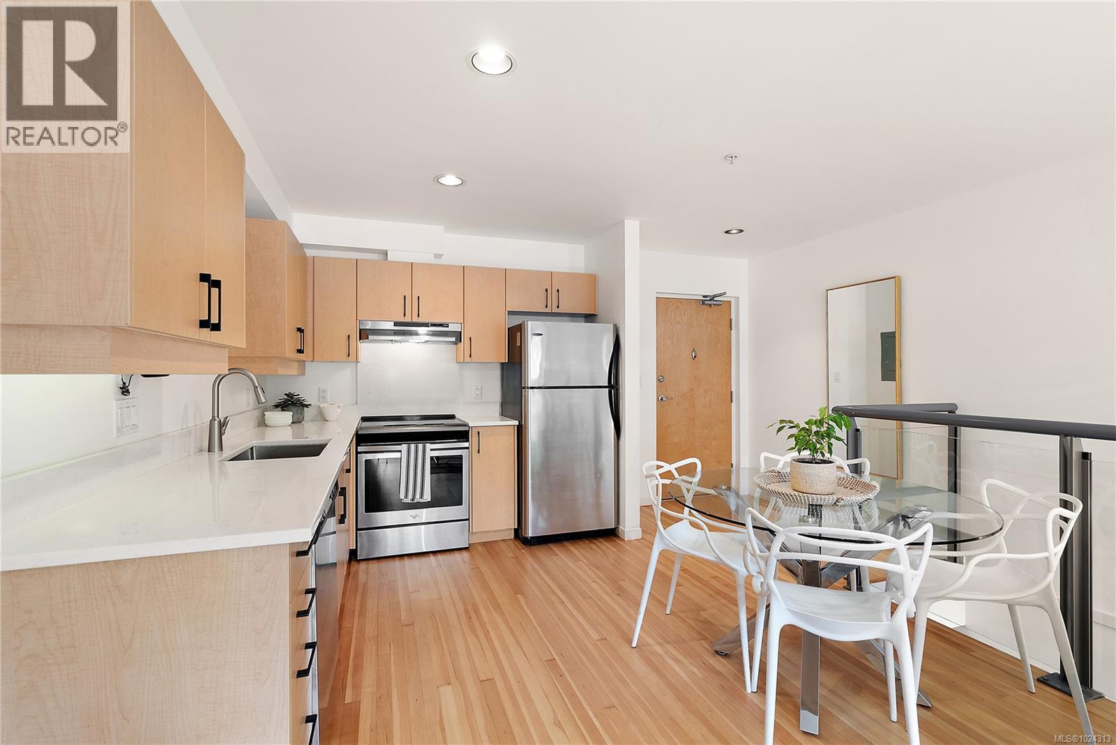 8 821 Tyee Rd, Victoria, British Columbia  V9A 7R2 - Photo 8 - 1024313