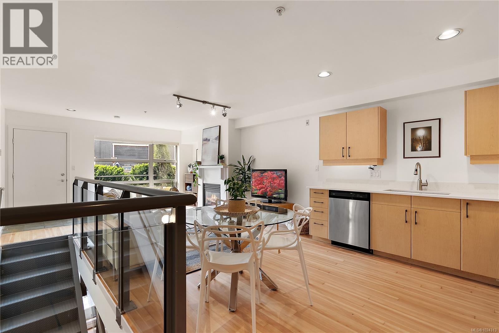 8 821 Tyee Rd, Victoria, British Columbia  V9A 7R2 - Photo 9 - 1024313