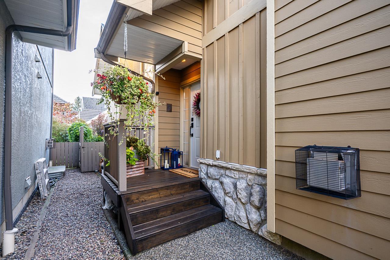 35 3363 Rosemary Heights Crescent, Surrey, British Columbia  V3Z 0X8 - Photo 3 - R3083423